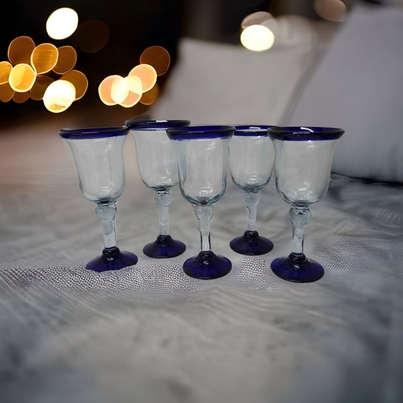 5 Vintage Large Hand Made Blown Mexican Wine Cocktail Glasses Blue Rim & Base. - Picture 4 of 16